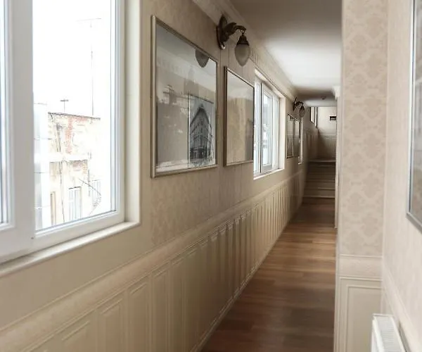 Traditional Old Town Angel Отель Львов