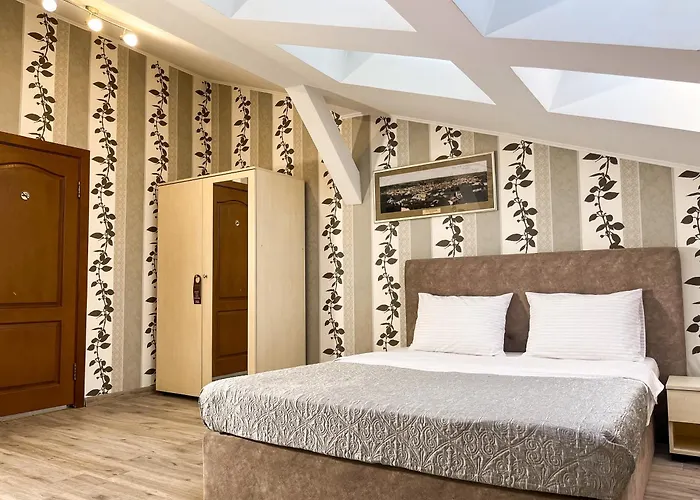 Traditional Old Town Angel 3*