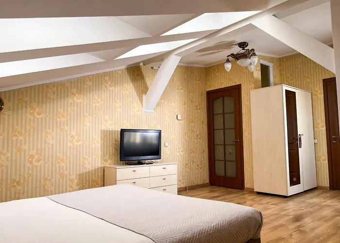 Отель Traditional Old Town Angel 3*