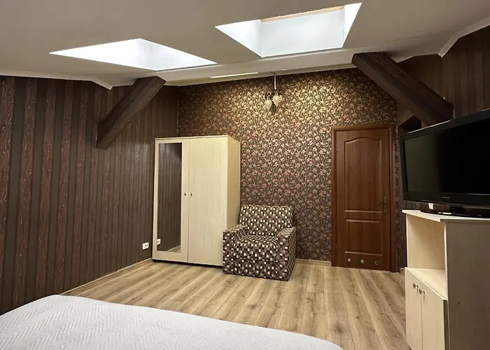 Отель Traditional Old Town Angel 3*