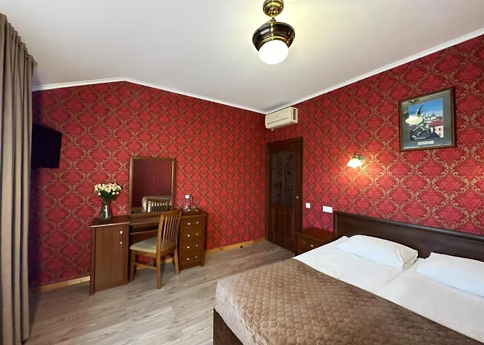 Отель Traditional Old Town Angel 3*