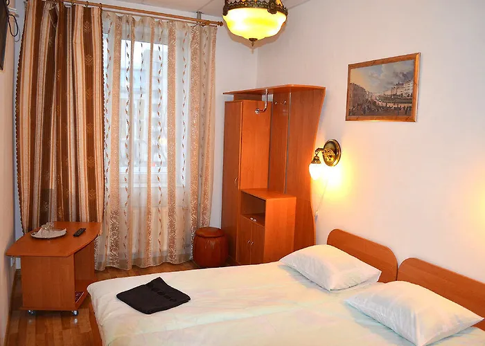 Traditional Old Town Angel 3*