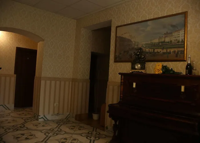 Traditional Old Town Angel 3*